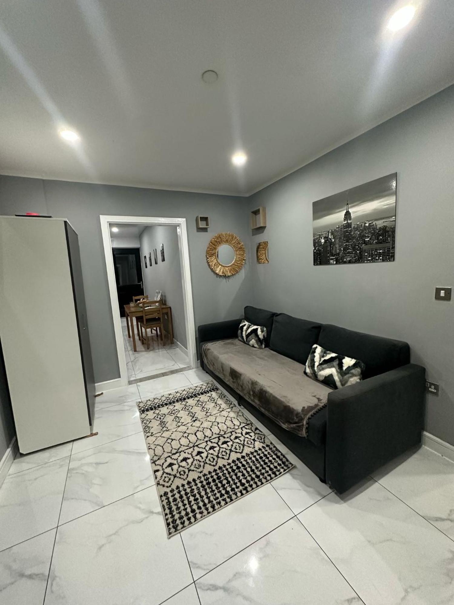 2 Bedroom Flat With Hot Tub Cardiff Extérieur photo