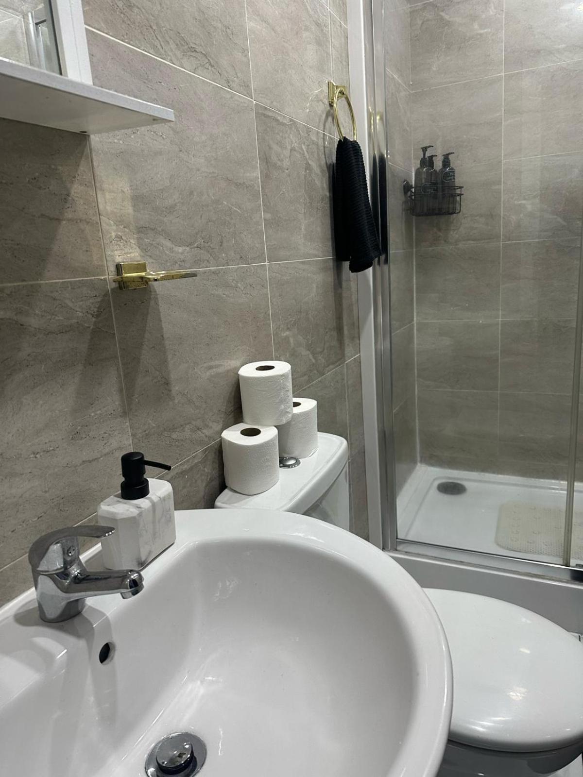 2 Bedroom Flat With Hot Tub Cardiff Extérieur photo