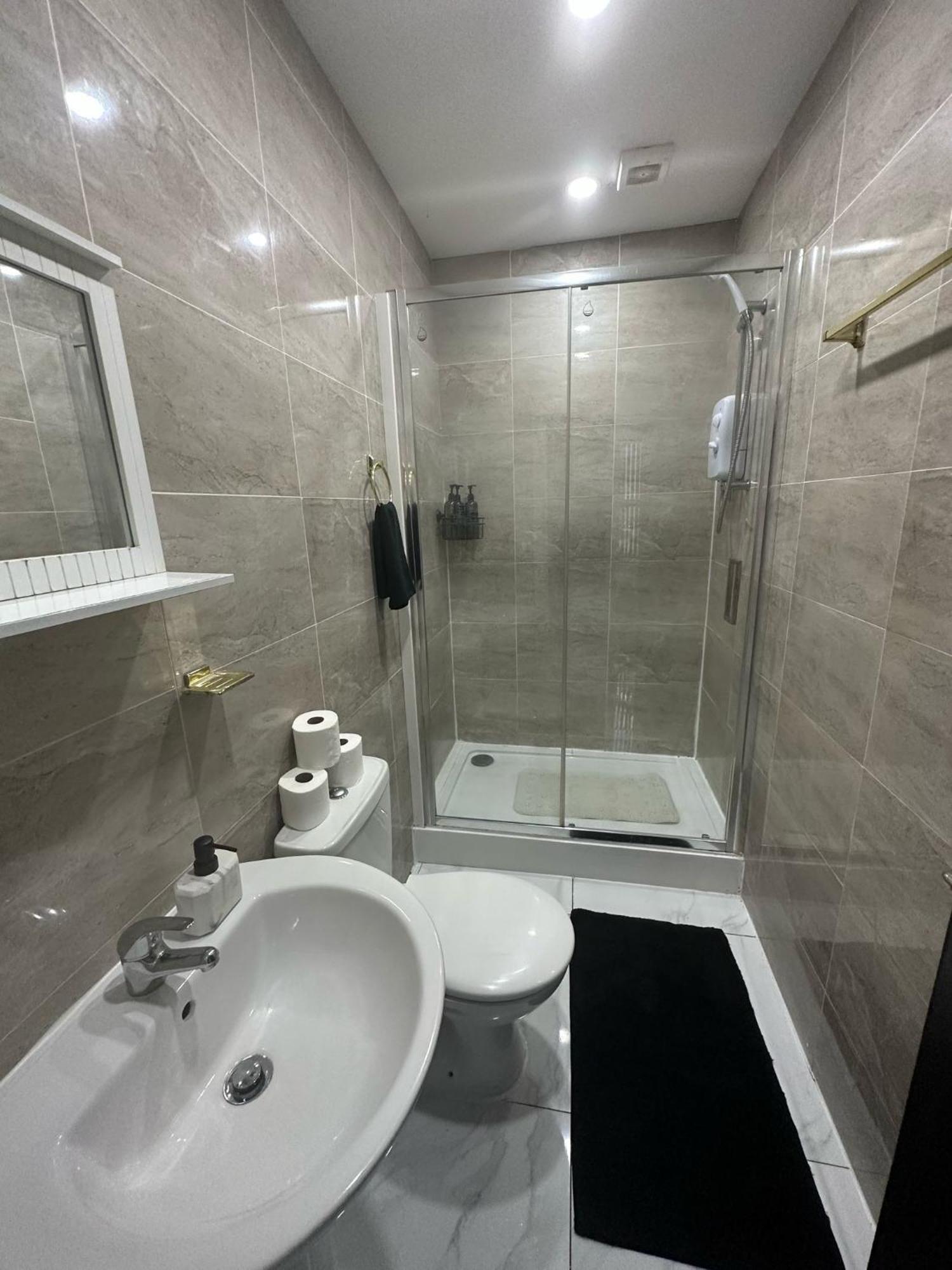 2 Bedroom Flat With Hot Tub Cardiff Extérieur photo