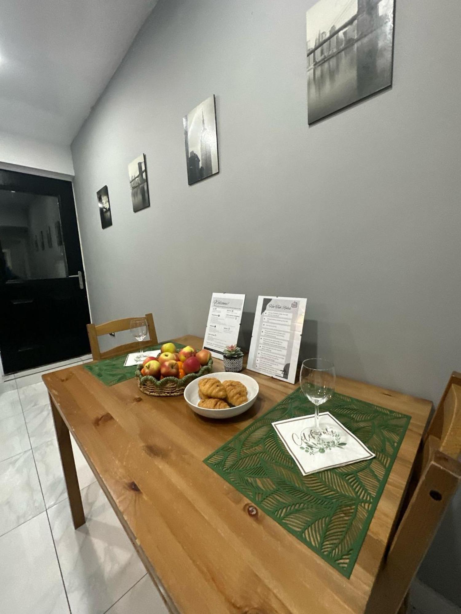 2 Bedroom Flat With Hot Tub Cardiff Extérieur photo